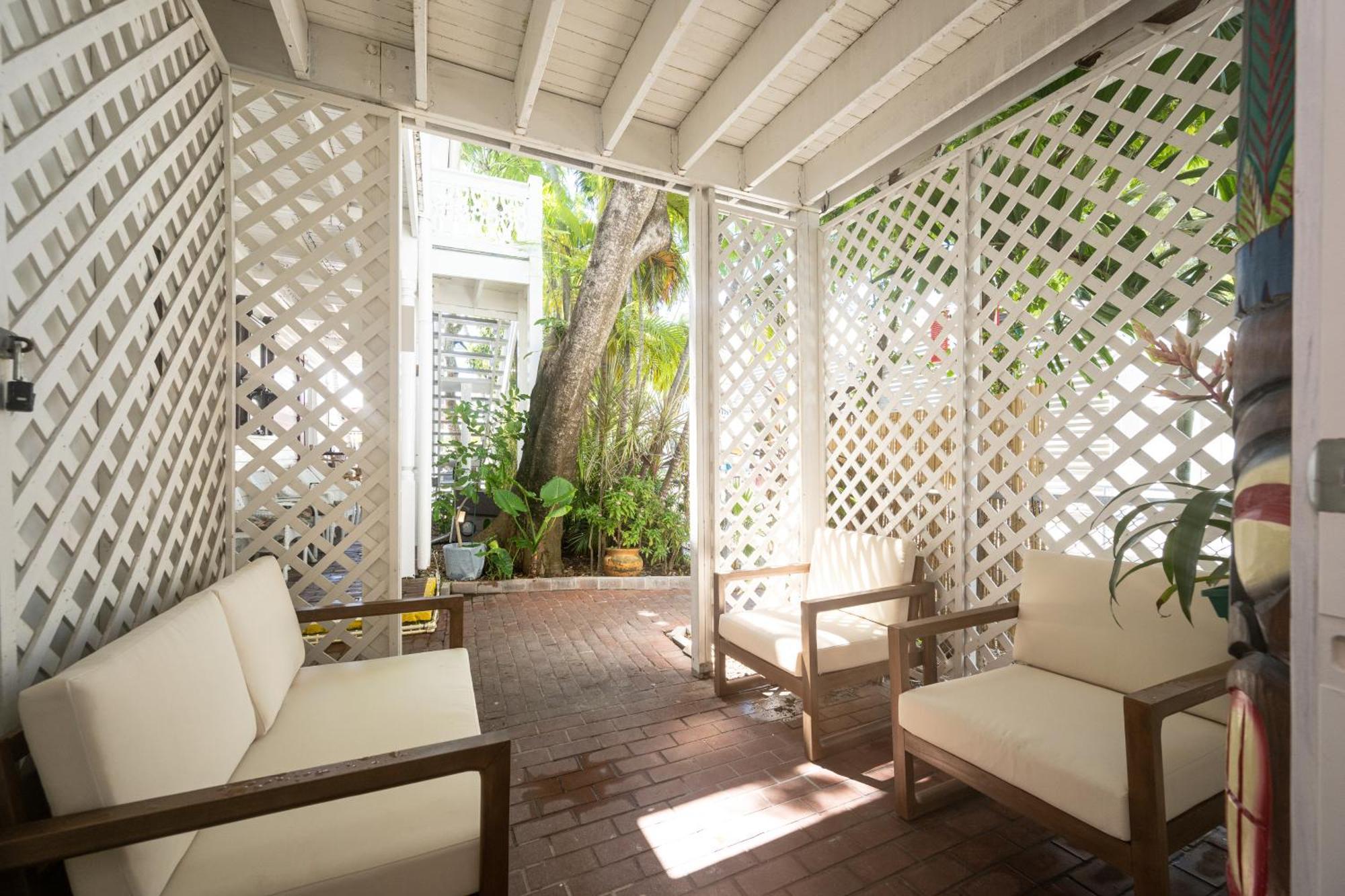 The Speakeasy Inn And Rum Bar Key West Exterior photo